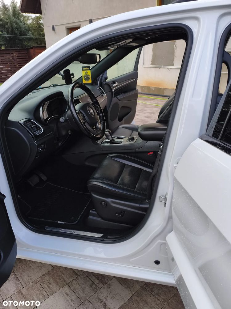 Jeep Grand Cherokee - 30