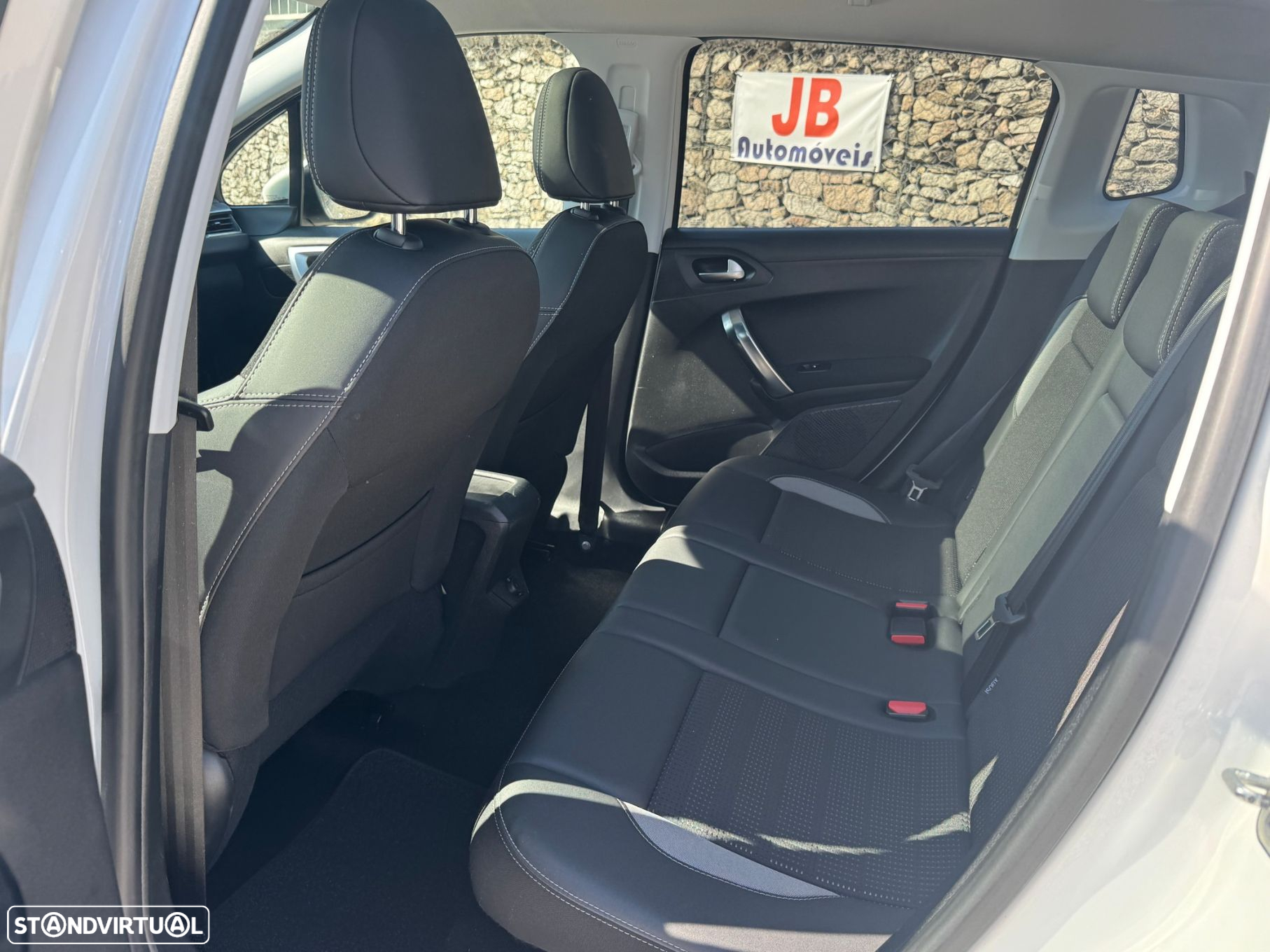 Peugeot 2008 1.2 PureTech Allure EAT6 - 13