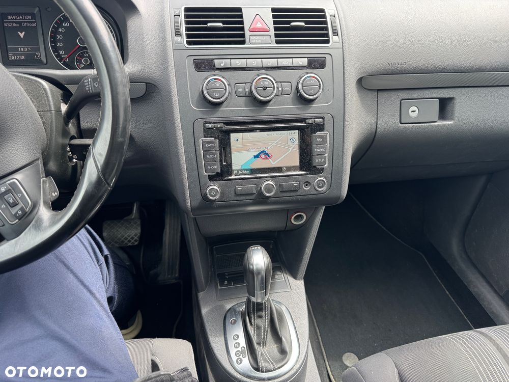 Volkswagen Touran 1.4 TSI DSG MATCH - 8