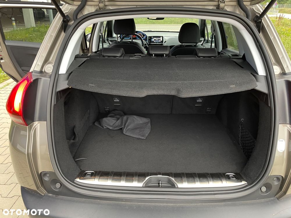 Peugeot 2008 1.2 Pure Tech Allure S&S - 17