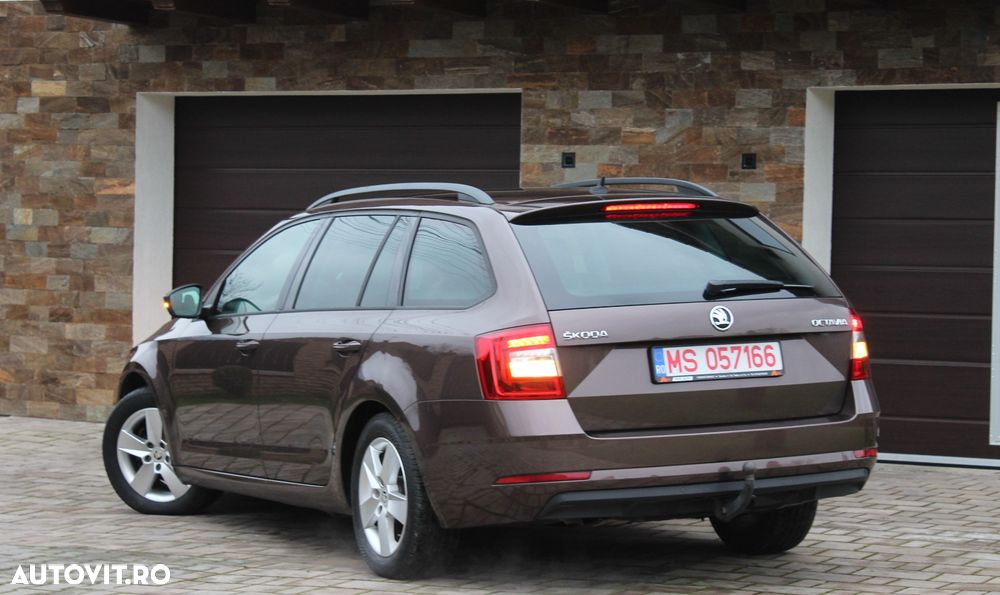 Skoda Octavia 1.6 TDI DSG Ambition - 5