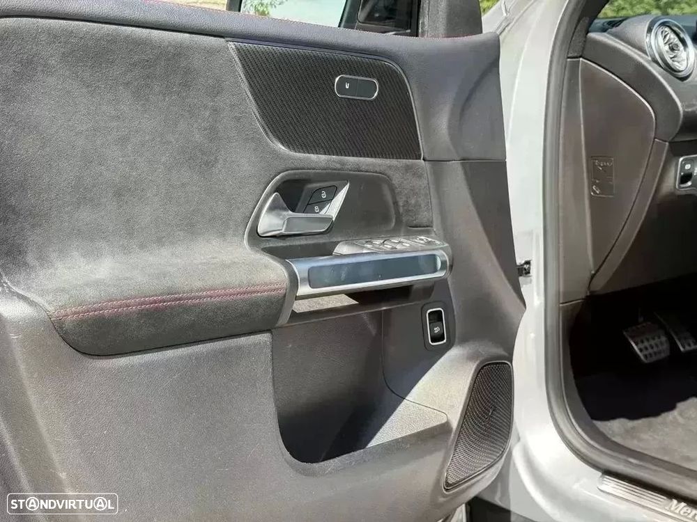 Mercedes-Benz GLB 200 d AMG Line - 19