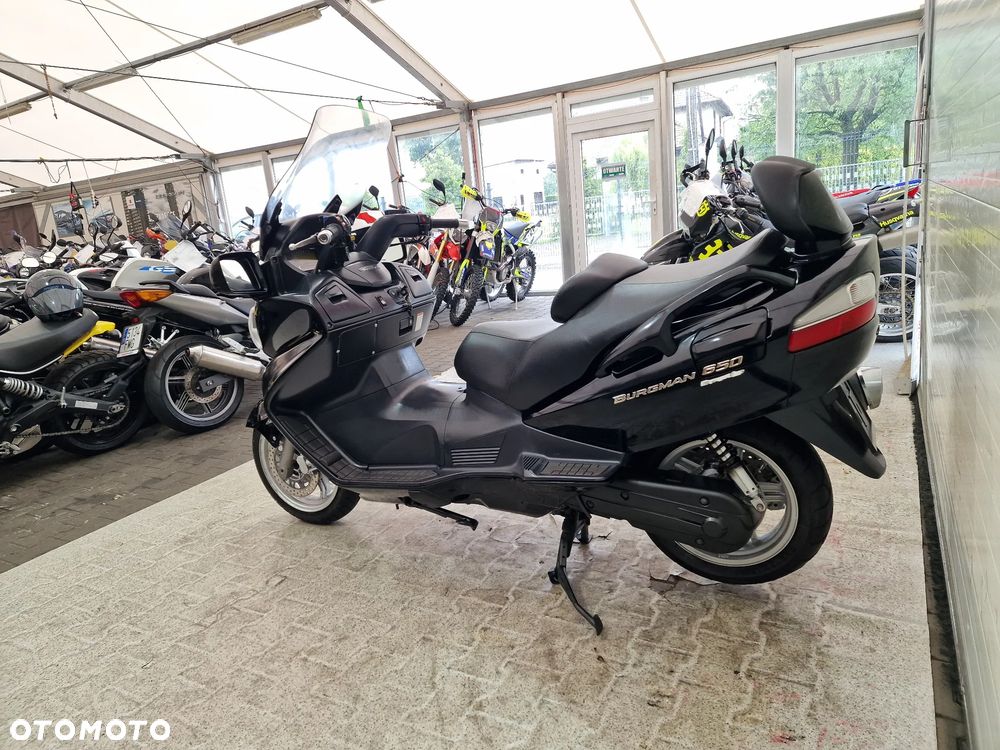 Suzuki Burgman - 21