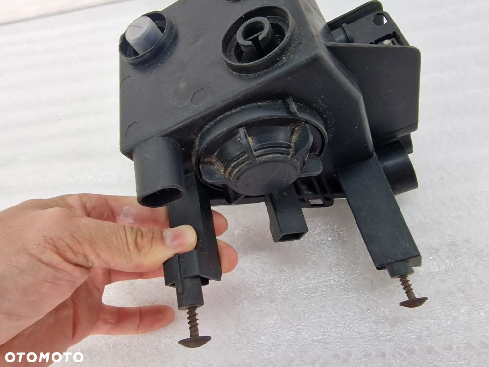 OPEL ASTRA H , ZAFIRA B 04- LEWY HALOGEN , NR AUKCJI H239 - 5