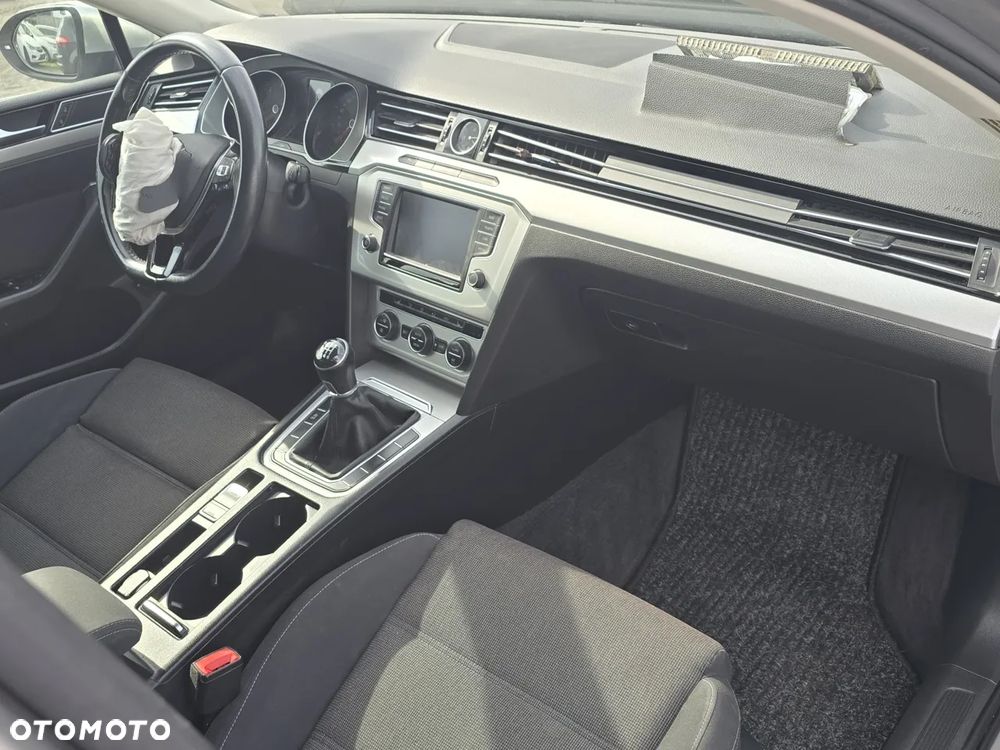 Volkswagen Passat 1.6 TDI (BlueMotion Technology) Comfortline - 12