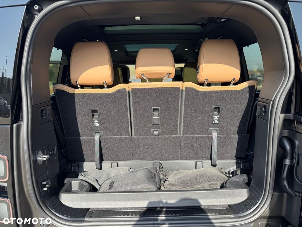 Land Rover Defender - 26