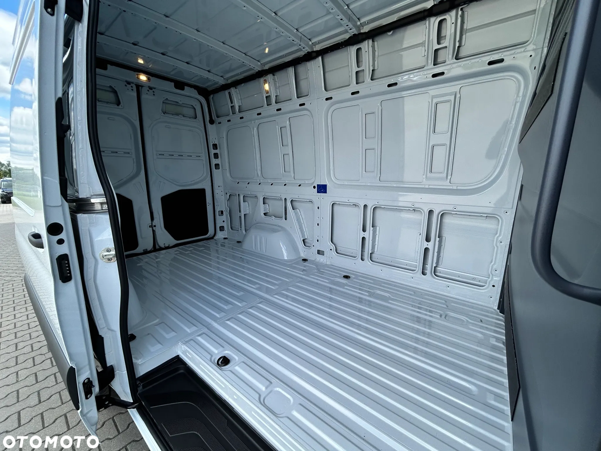 Mercedes-Benz SPRINTER 317 CDI FURGON STANDARD - 13