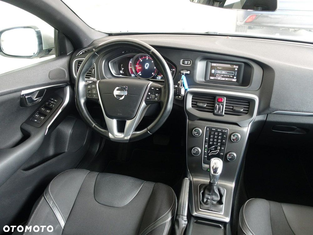 Volvo V40 D3 Geartronic Momentum - 24