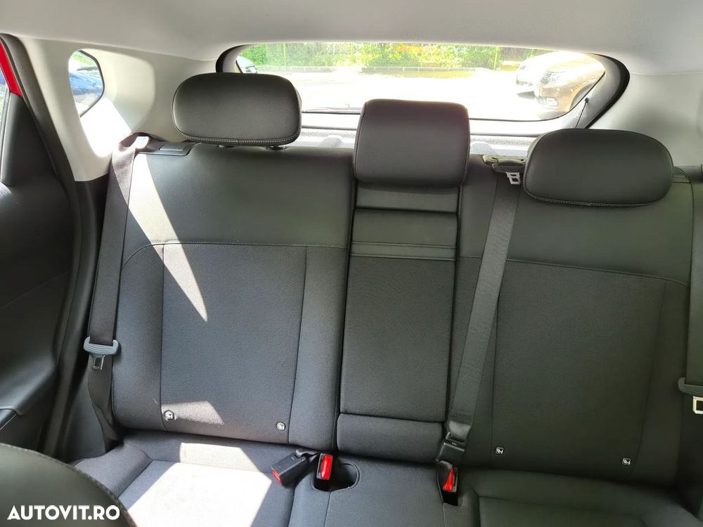 Hyundai KONA - 12