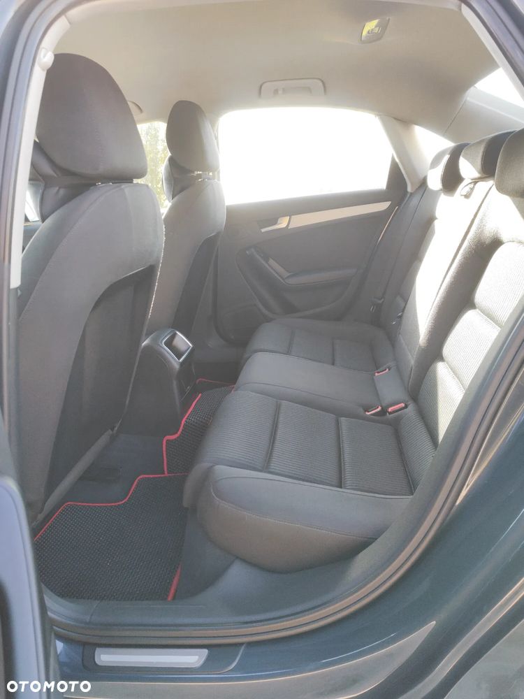 Audi A4 Limousine - 12