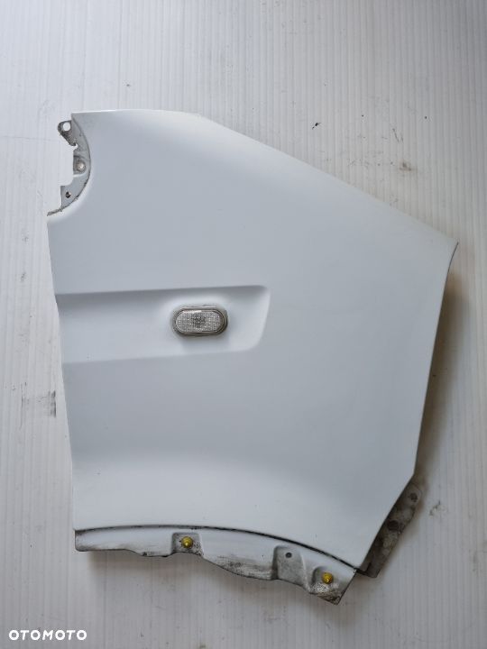 BŁOTNIK PRAWY BIAŁY MASTER MOVANO 04-10r. - 1