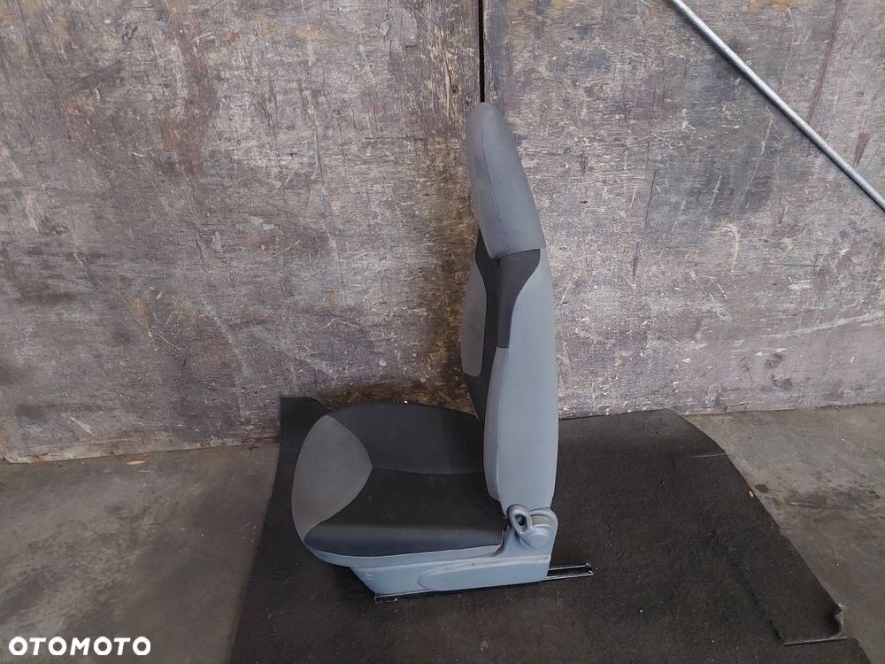 FOTEL LEWY PRZÓD KIEROWCY CITROEN C1 I 5D - 4