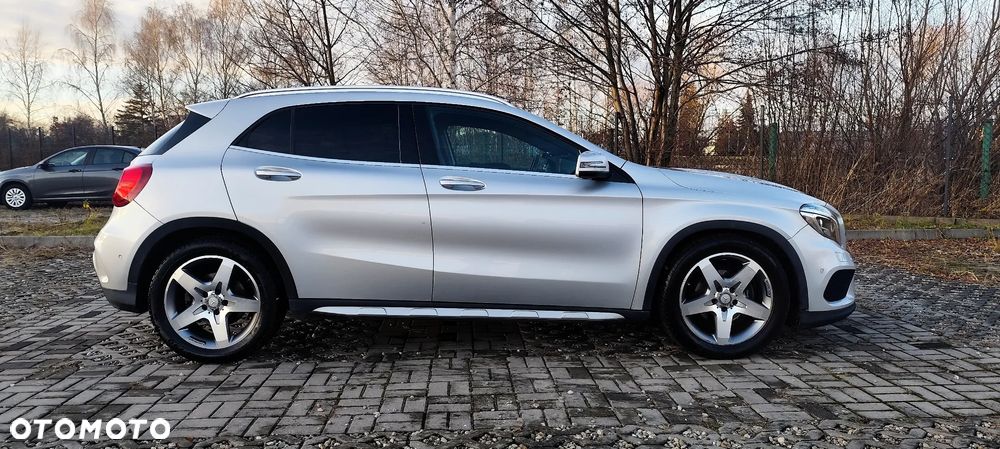Mercedes-Benz GLA 200 7G-DCT AMG Line - 25