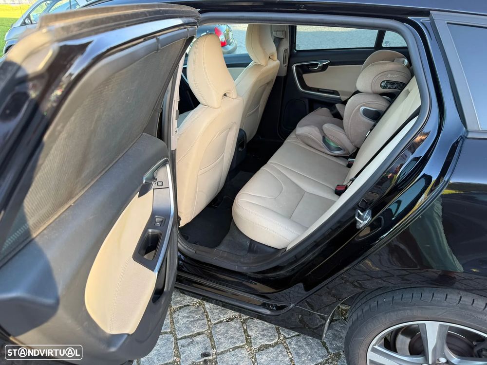 Volvo V60 2.0 D3 Kinetic - 12