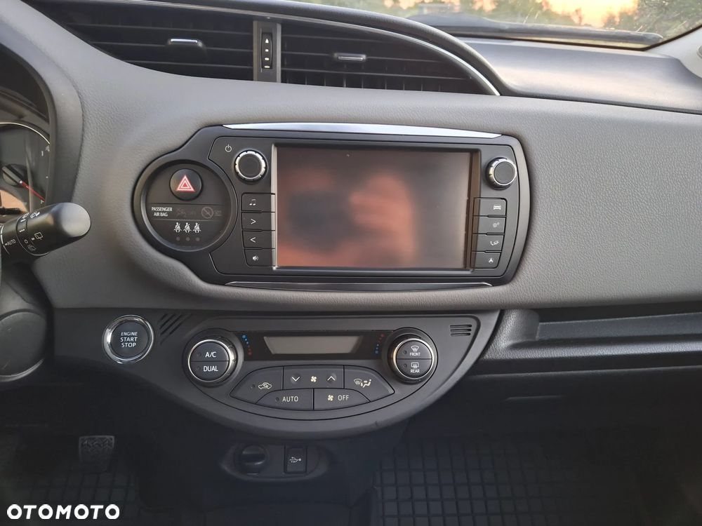 Toyota Yaris 1.33 VVT-i Executive - 28