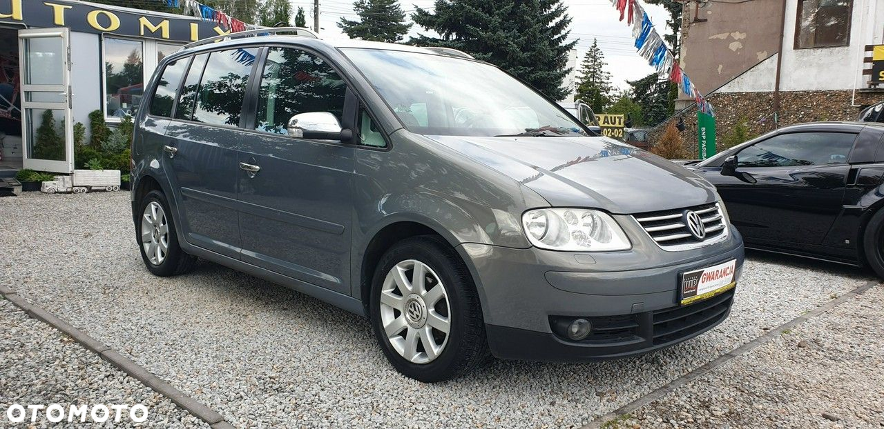 Volkswagen Touran - 12
