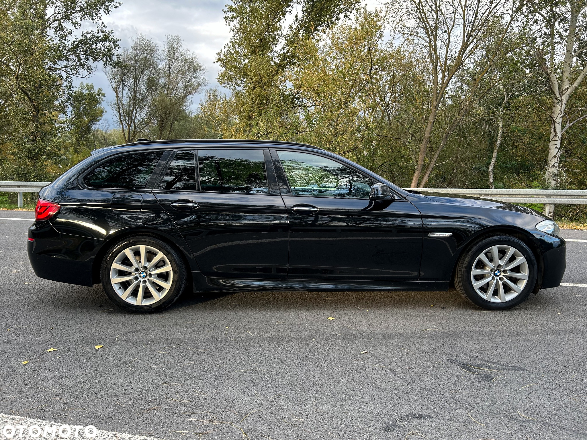 BMW Seria 5 520d Touring Luxury Line - 2