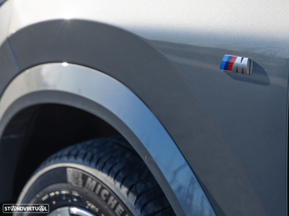 BMW iX2 eDrive20 Pack Desportivo M - 31