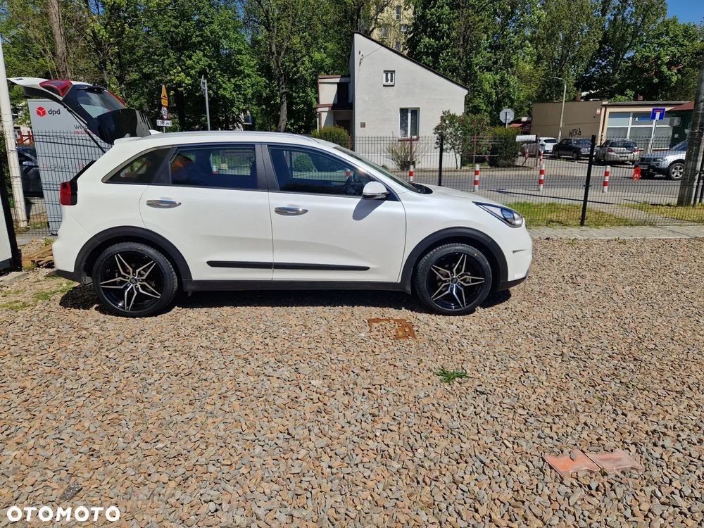 Kia Niro 1.6 GDI Hybrid L - 2