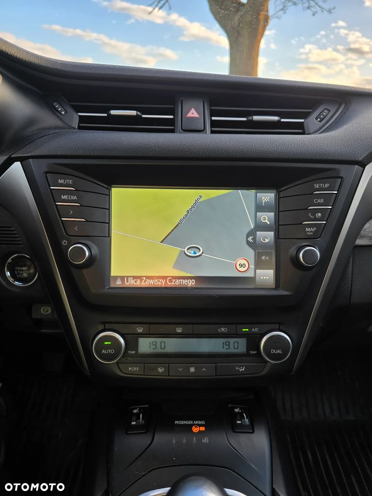 Toyota Avensis 2.0 D-4D Prestige - 24