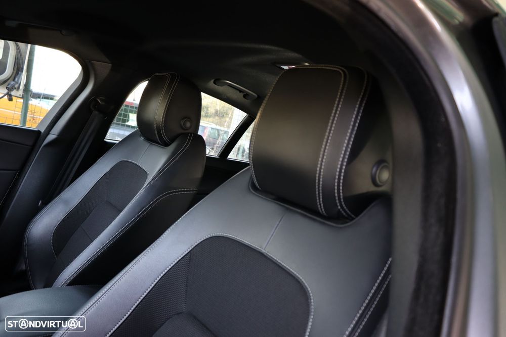 Jaguar XE 2.0 D R-Sport - 20