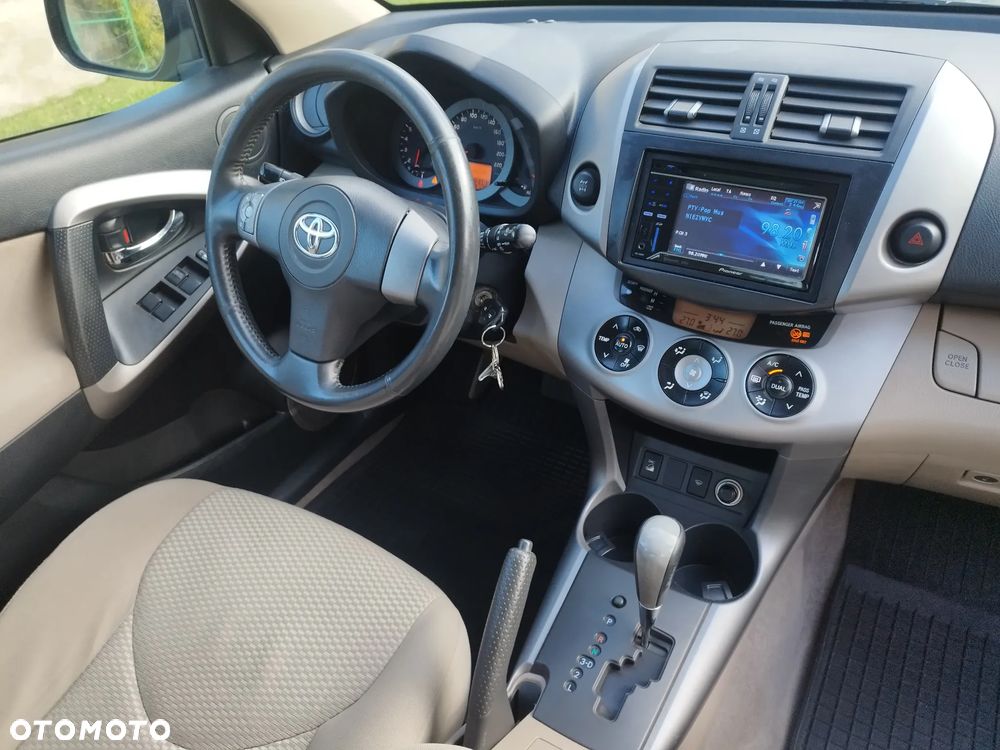 Toyota RAV4 - 14