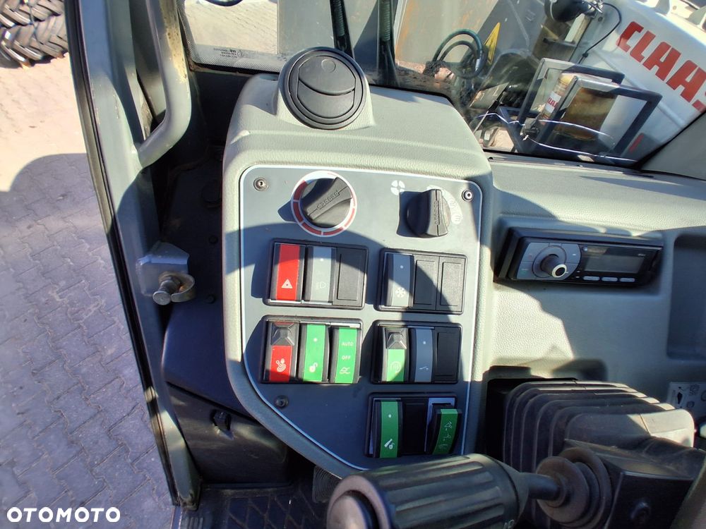 Claas SCORPION 7050 - 26