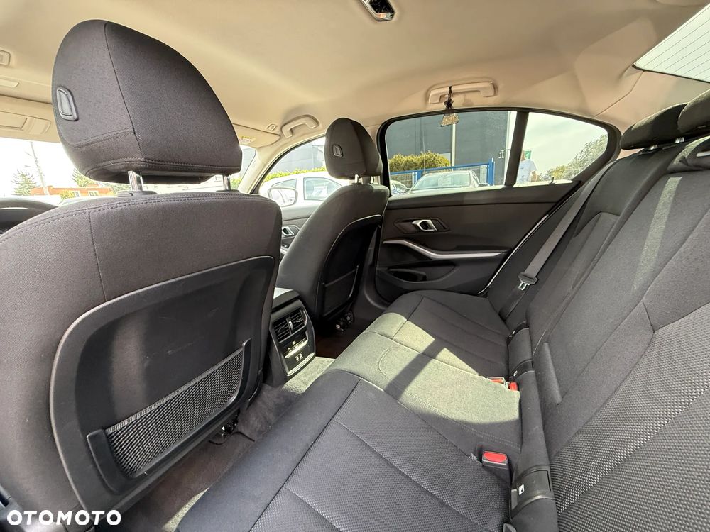 BMW Seria 3 318i - 7