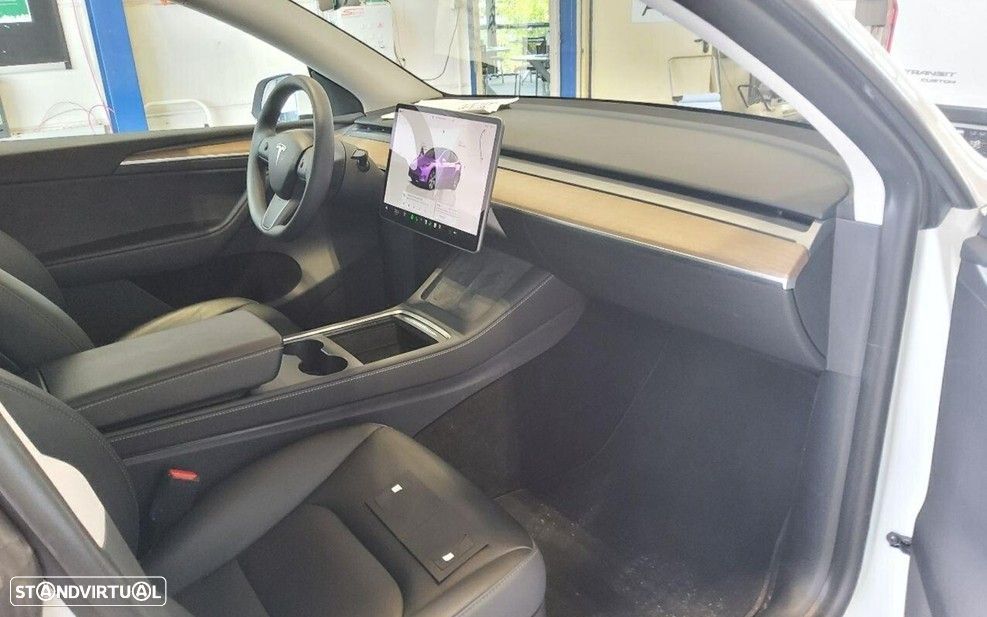 Tesla Model Y Long Range Dual Motor AWD - 3