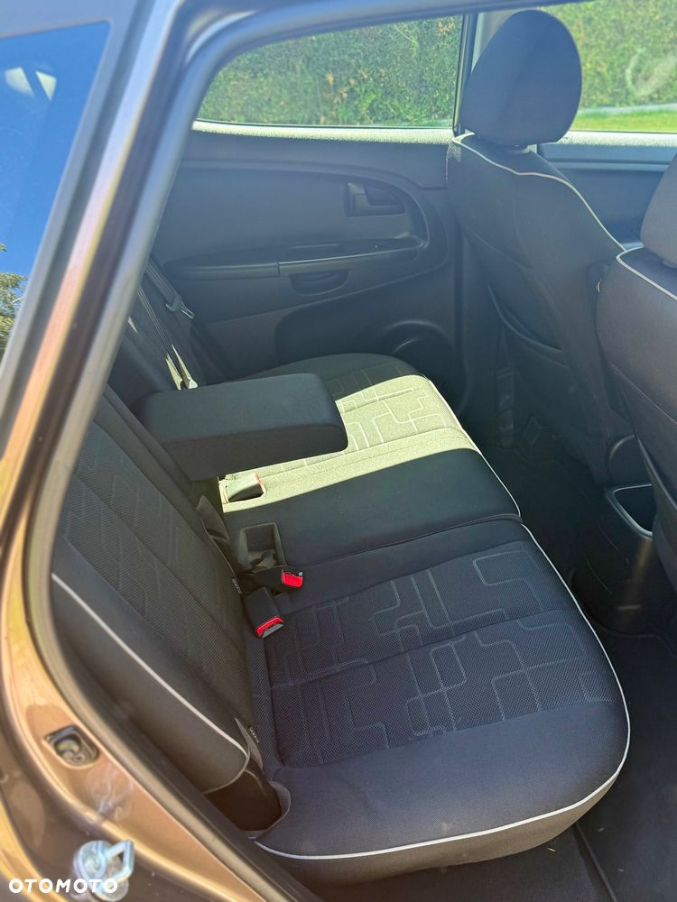 Kia Venga 1.6 M - 10