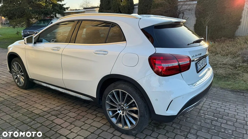 Mercedes-Benz GLA 250 4Matic 7G-DCT AMG Line - 4