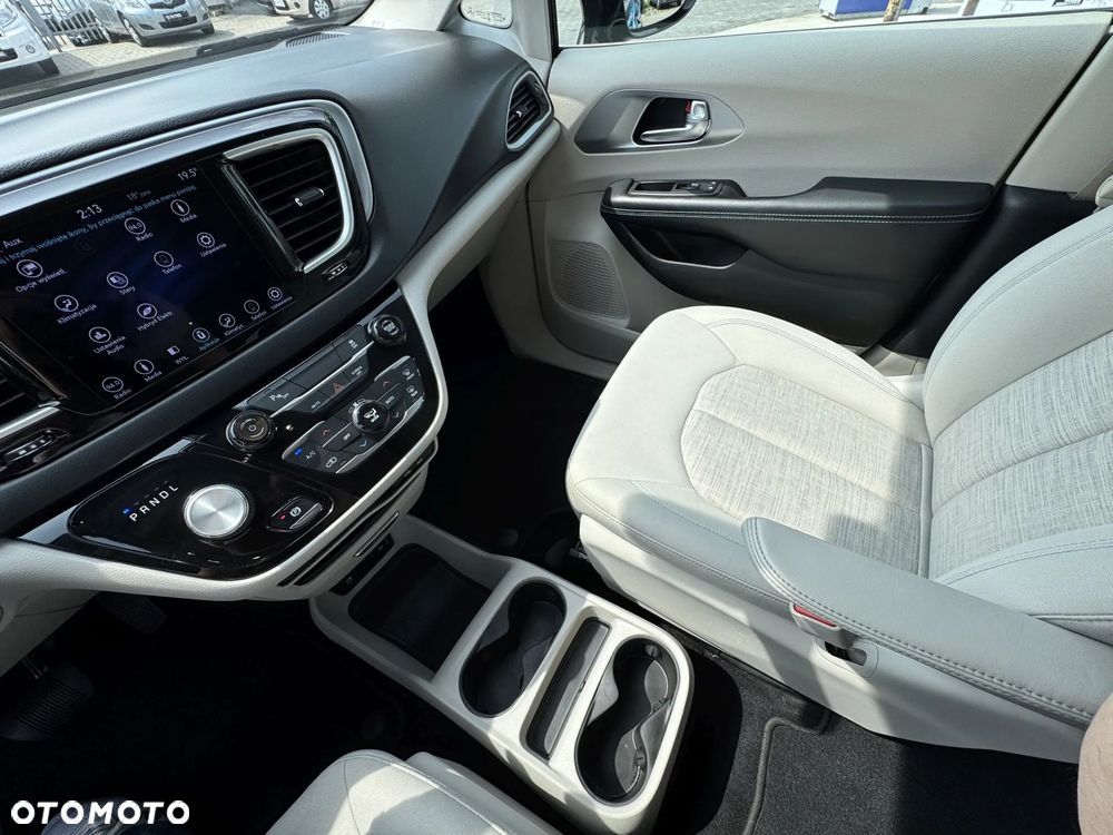 Chrysler Pacifica - 24