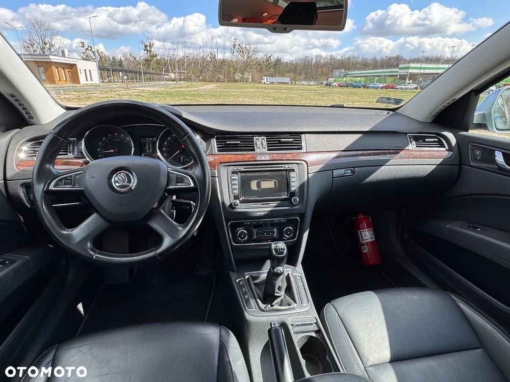 Skoda Superb Combi 1.6 TDI GreenLine - 9