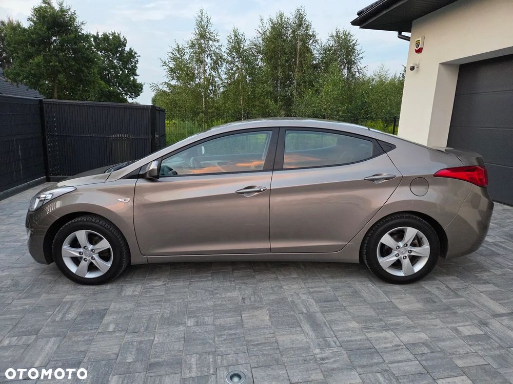 Hyundai Elantra 1.6 Comfort - 16