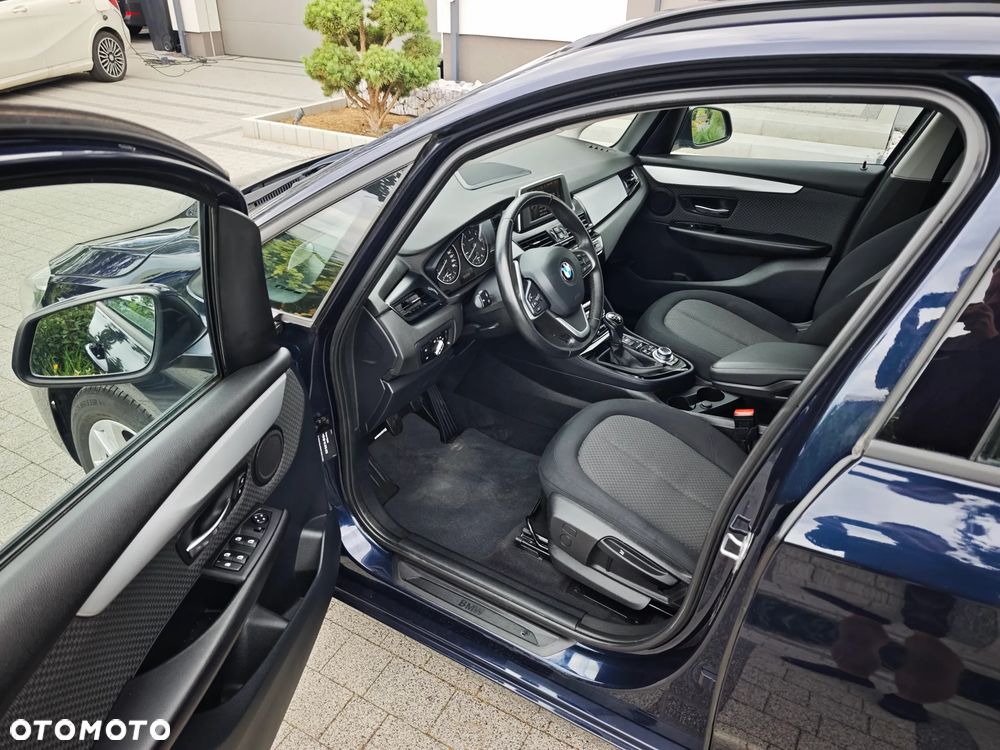BMW Seria 2 218d - 8