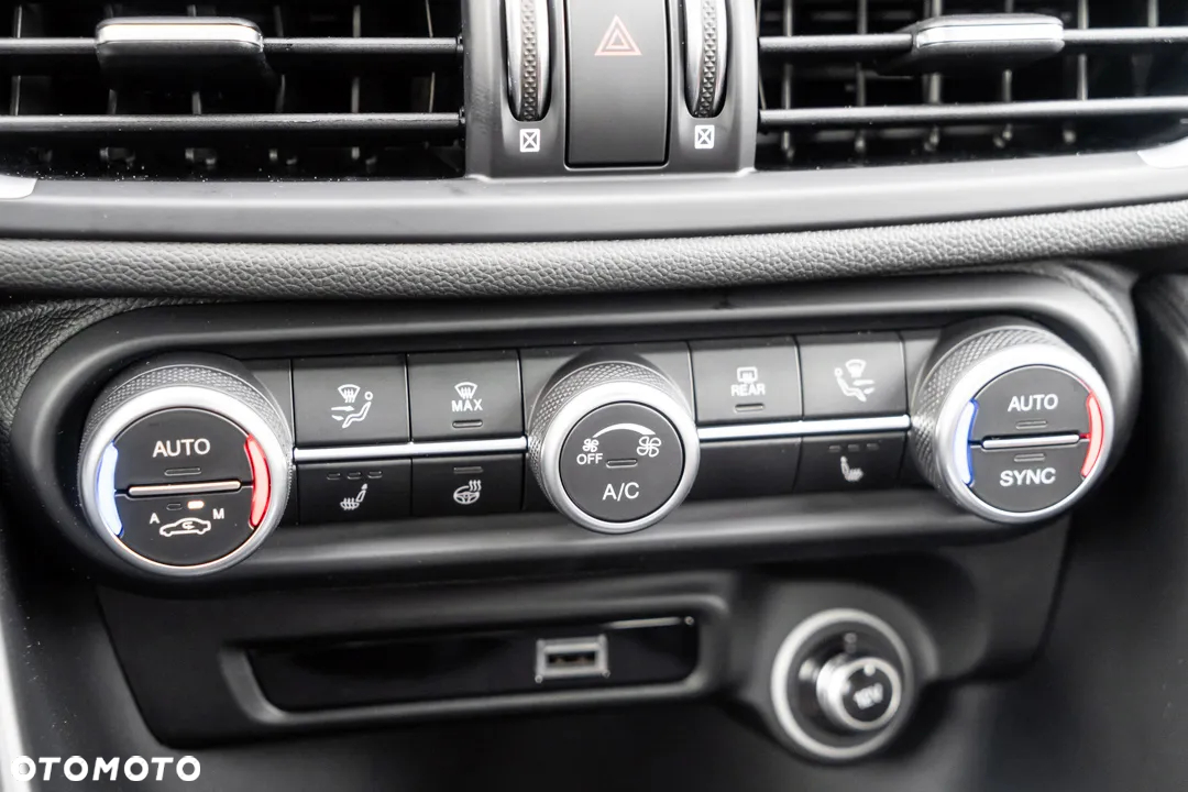Alfa Romeo Giulia 2.0 Turbo TI Q4 - 26