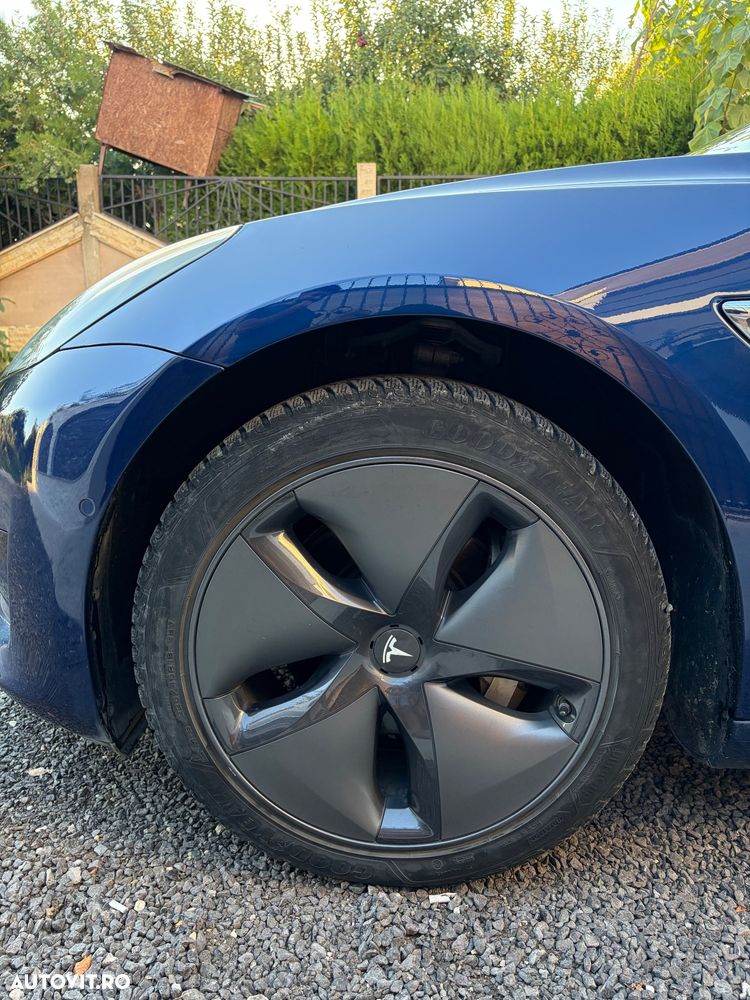 Tesla Model 3 - 3