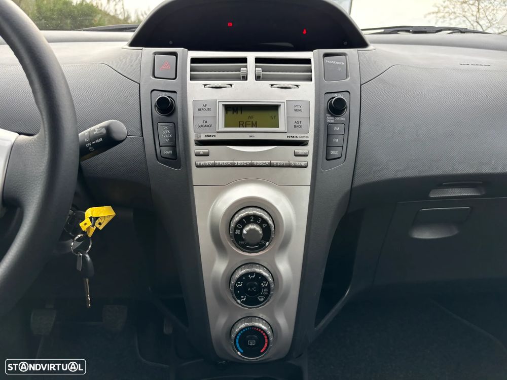 Toyota Yaris 1.0 VVT-i AC - 17