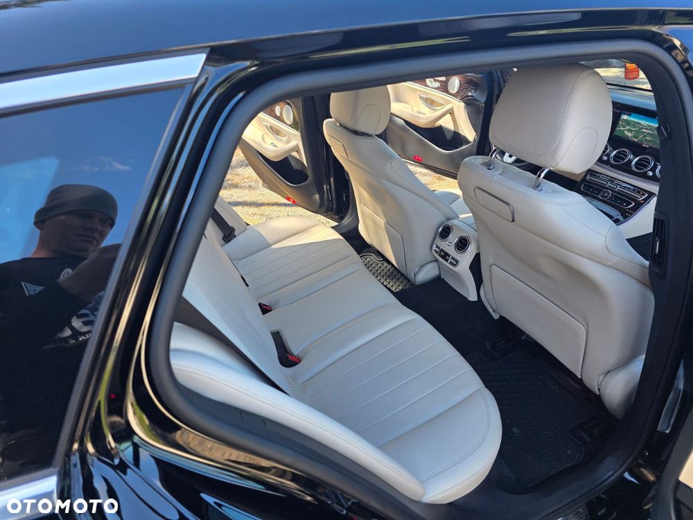 Mercedes-Benz Klasa E 450 4-Matic 9G-TRONIC - 22