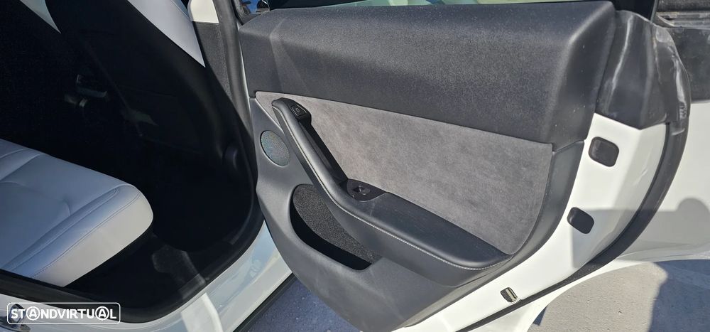 Tesla Model Y Long Range Tração Integral - 20