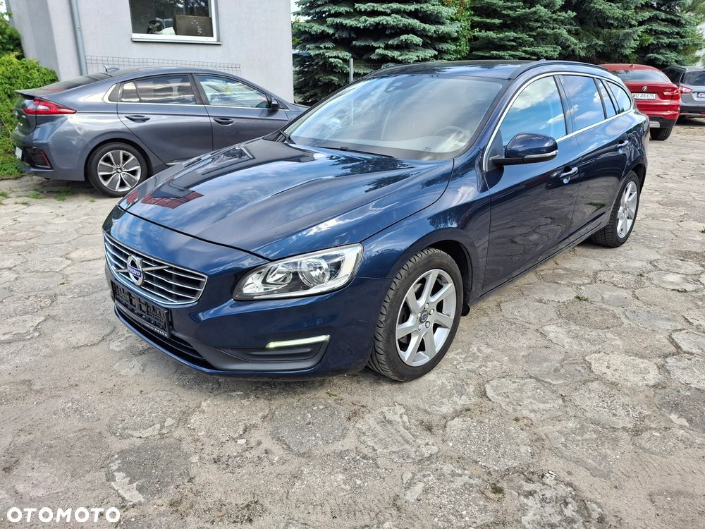 Volvo V60 D2 Momentum - 1