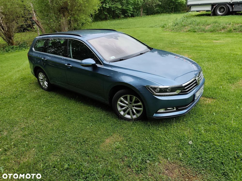 Volkswagen Passat - 1