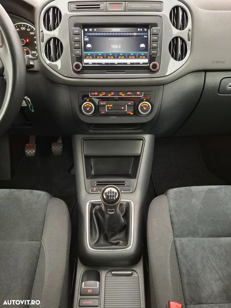 Volkswagen Tiguan 2.0 TDI DPF BlueMotion Technology Sport & Style - 15