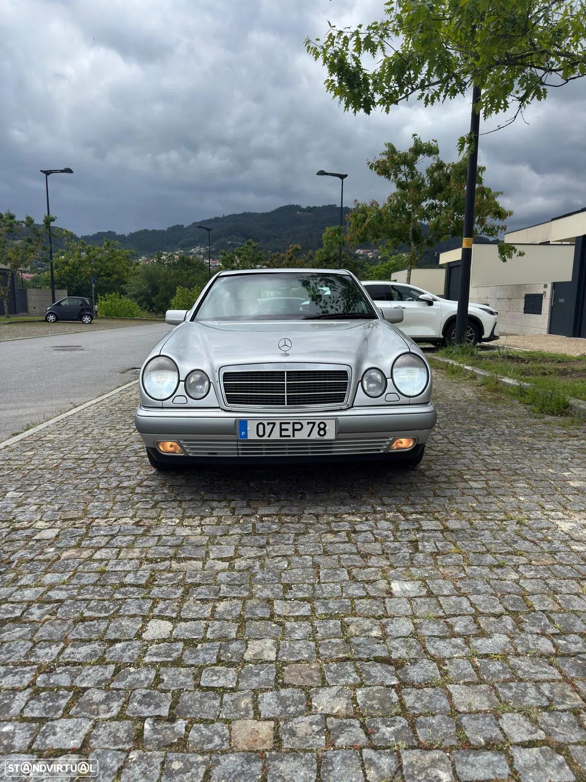 Mercedes-Benz 220 - 1