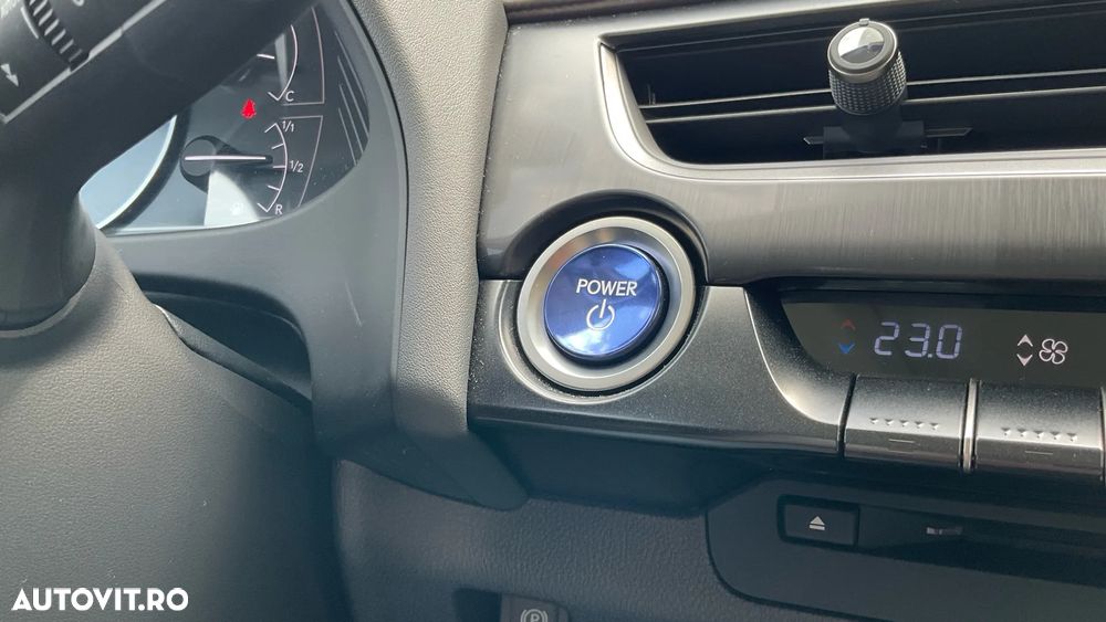 Lexus UX 250h 2.0L HEV 20H- (178 HP) 4X4 CVT Luxury - 28