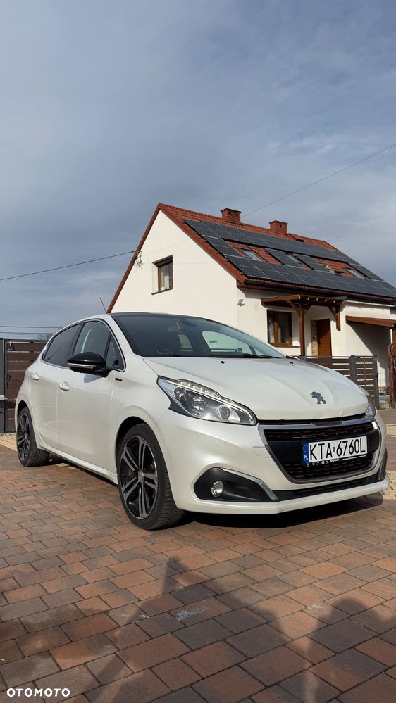 Peugeot 208 - 18