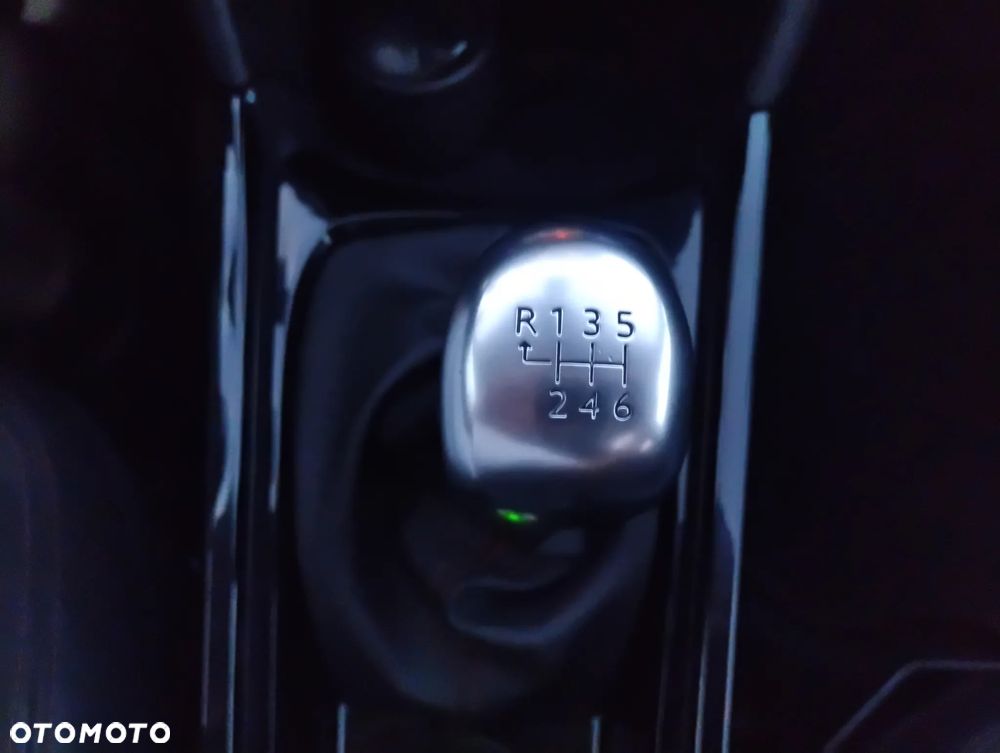 Peugeot 2008 BlueHDi FAP 120 STOP & START GT-Line Edition - 25