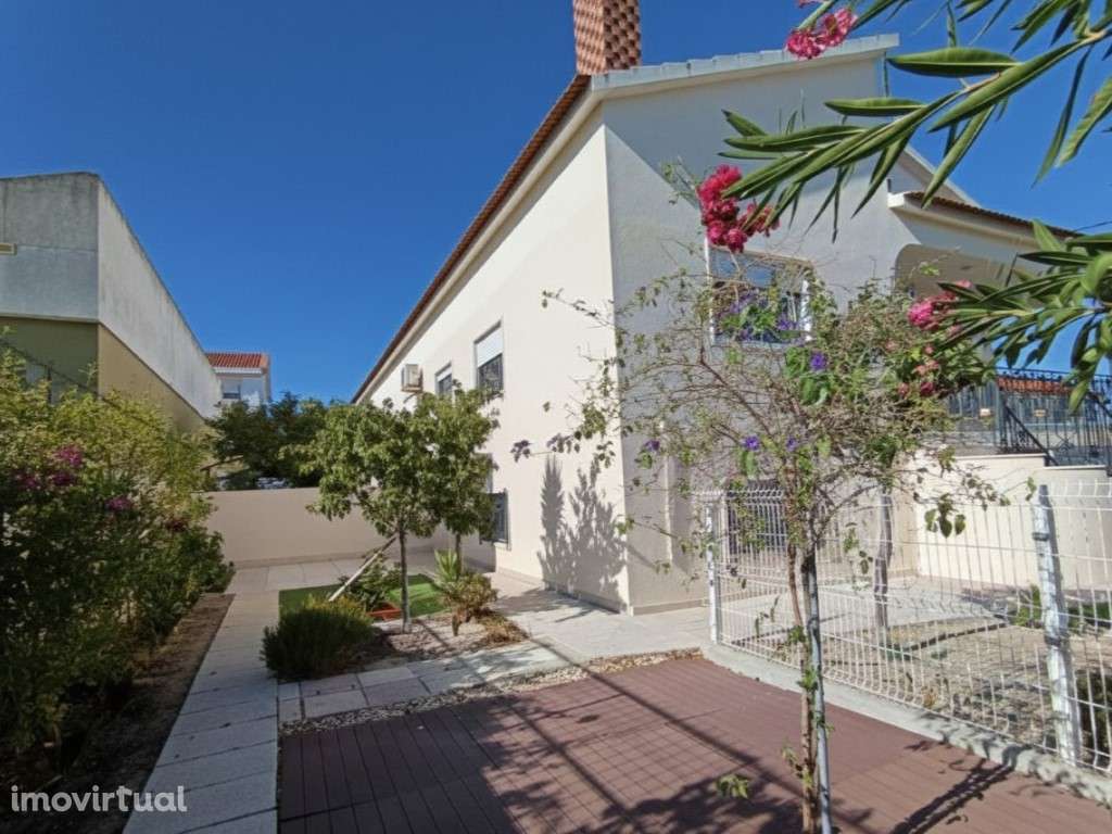 Moradia Geminada T3 na Quinta do Conde - Grande imagem: 3/25