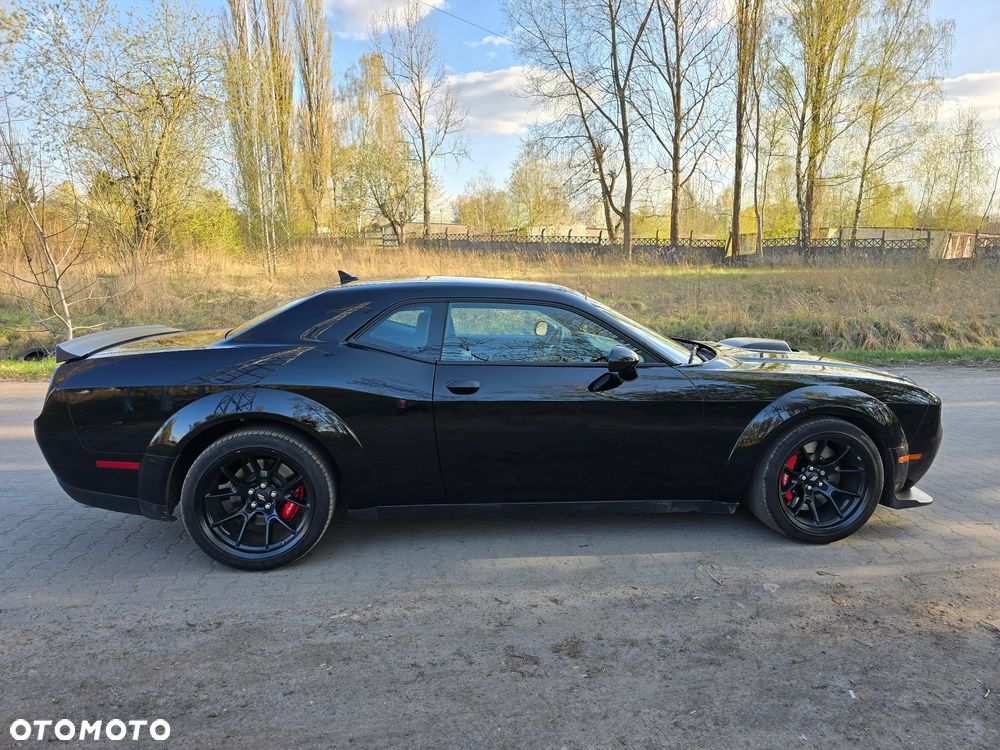 Dodge Challenger ver-6-4-scat-pack-widebody - 6