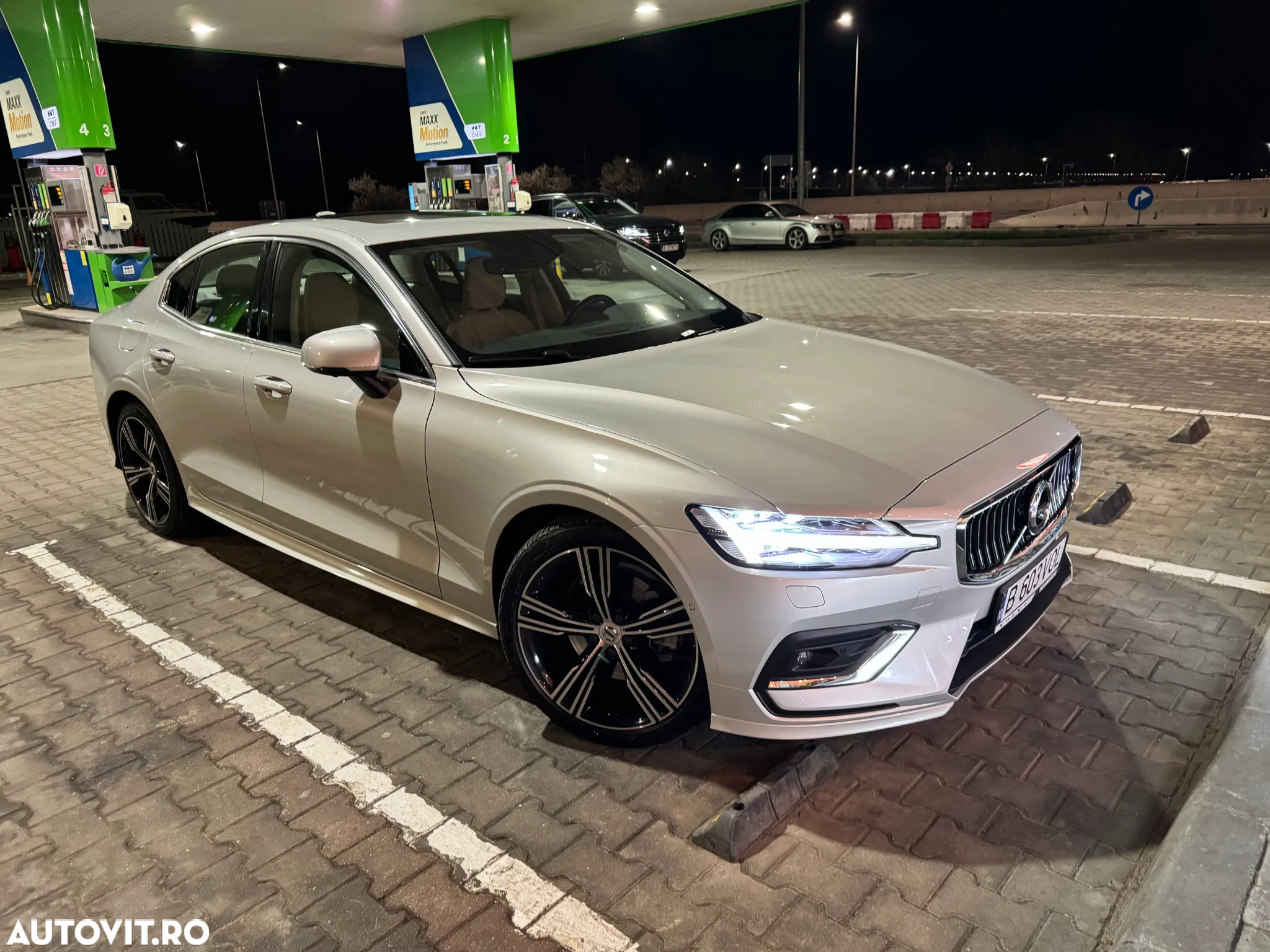 Volvo S60 B4 MHEV AT Plus Dark - 9